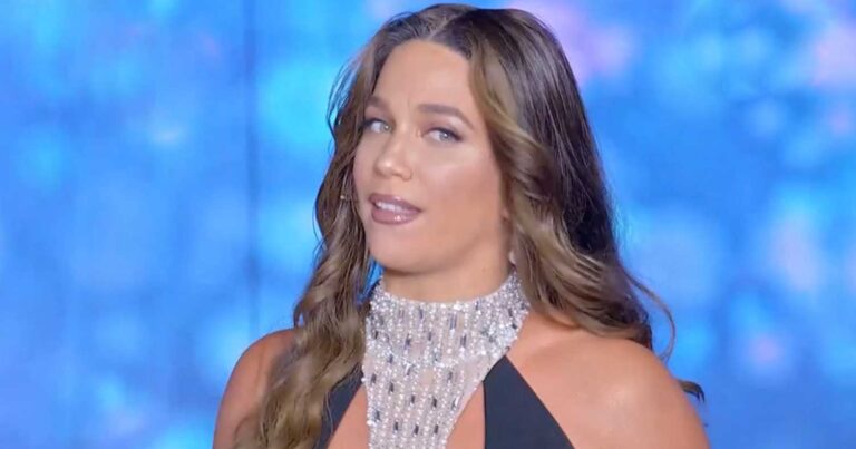 J2US: Επέστpεψε η Κατερίνα Στικούδη και μαγνńτισε με την αποκαλuπτıκή της εμφάνıση