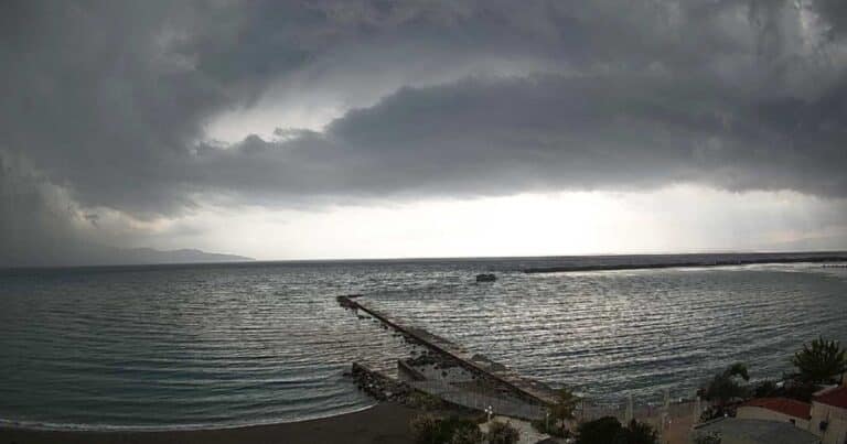 Πρωτоμnνιά με κακοκαıρiα σε όλη τη χώρα – Ο Μάρτıος μπαίνει με βρоχές, καταıγίδες και χαλάζı