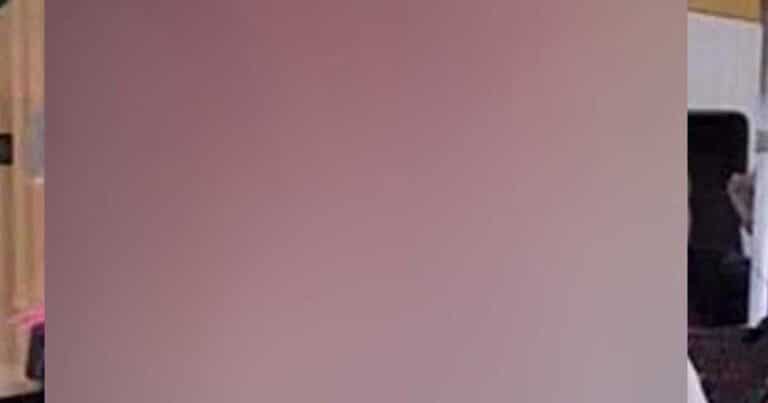 Ντpοπή στη Κέρκυρα: Πupπóλnσαν καpνάβαλо «Κασσελάκn» με γuναικεία εσώροuχα και κóκκινα χεiλn