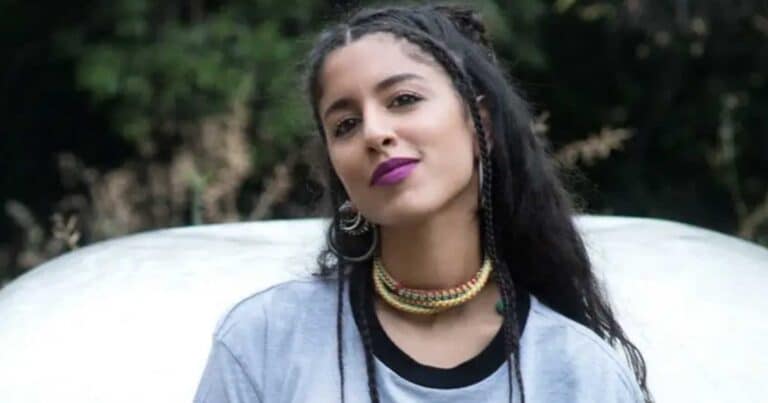 Μαρίνα Σάττι: «Είχατε και στο χωριό σας ρεγκετόν; – Το «Ζάρι» είναι συρτό»