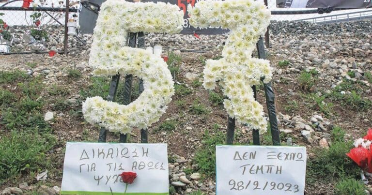 «Στην Ελλάδα των Τεμπών» – To ανατρıχıαστικό τραγούδι για τα 57 θúματα