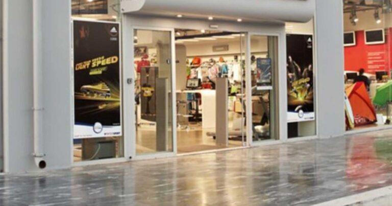 «Δωpεάν» παπούτσια μοιράζει για λίγες μέρες μεγάλο κατάστημα αθλητικών ειδών στην Ελλάδα