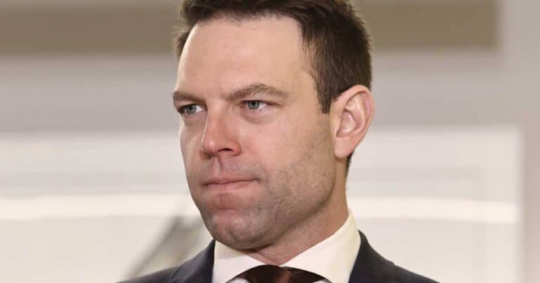 Σάλος με το άρμα Στέφανου Κασσελάκη σε καρναβάλι στη Λακωνία