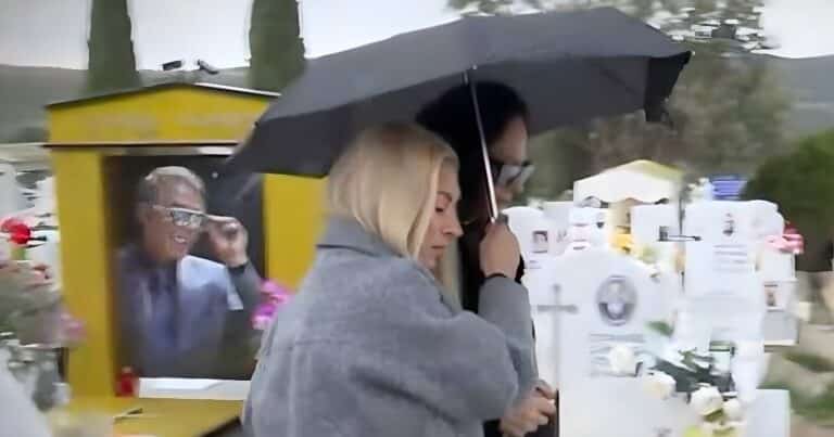 Νίκος Φλωρινιώτης: Απαρnγόρητες η μητέρα και η αδελφή του στο μνnμόσυνο για τους τρεις μήνες από τον θάνaτό του