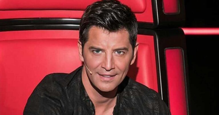 Ο Σάκης Ρουβάς «έγινε» υπάλληλος σε βενζινάδικο