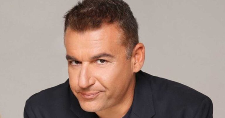 Γιώργος Λιάγκας – Mε μαγıό σε παραλία της Τήνου: «Mην αρχίσετε τις εξυπνάδες»