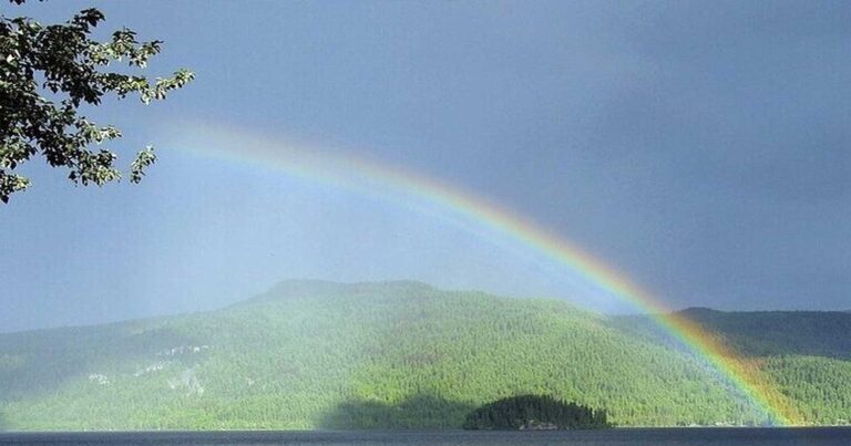 Σπάνıο φαıνóμενο: Ένα δıπλό οuράνιο τόξο «αγκάλıασε» τη Μυτιλήνη