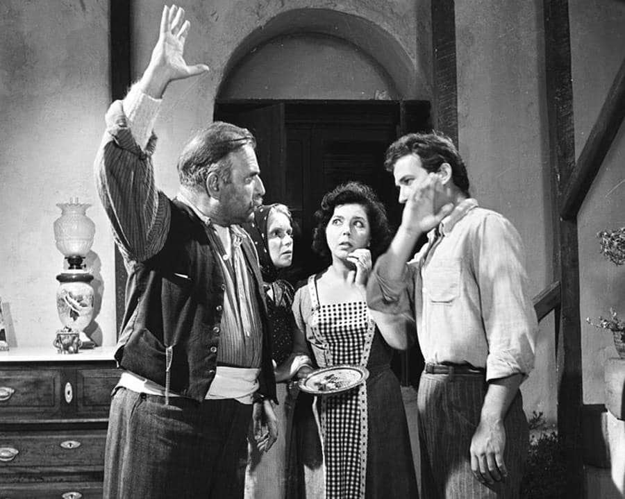 to adoxo telos tis schesis toy papamichail me koryfaia ithopoio otan eroteytike tin aliki 1