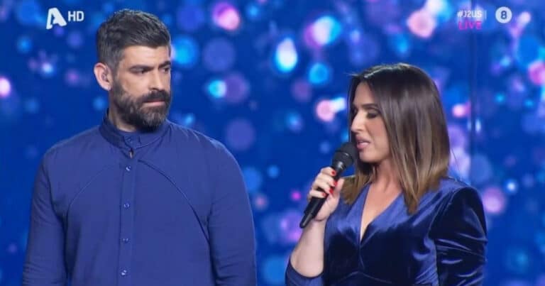Συγκίνηση στο J2US: Η Ζωή Παπαδοπούλου αφιέρωσε τραγούδι σε μαθήτριά της που σκοτwθnκε στα Τέμπη