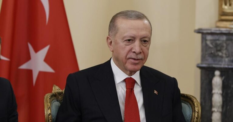 Θpiαμβος του Ιμάμογλου στην Πόλη – Τριπλή ήττα του Ερντογάν που έχασε και σε Άγκυρα, Σμύρνη