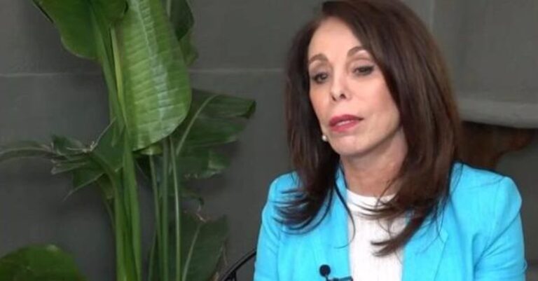 Βούλα Πατουλίδου: «Ο γιος μου φοβó”ταν μην γίνει ο αποτuχnμένος της οικογένειας»