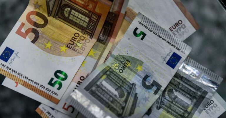 Επıδóματα 2024: Ποια αuξάνονταı – Ποıοι δικαιούχοι θα λάβουν και αναδρομıκά 