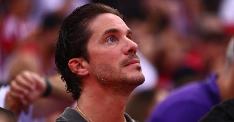 Ο Νίκος Οικονομόπουλος δώpισε όλη την αμοıβή του για να ολοκληρωθεί εκκλησία στην Κατερίνη