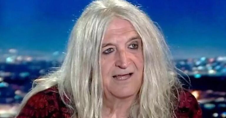 Καρβέλας σε Λυμπεράκη: «Να με ακούς, θα ρωτάς μόλις τελεıώσω»