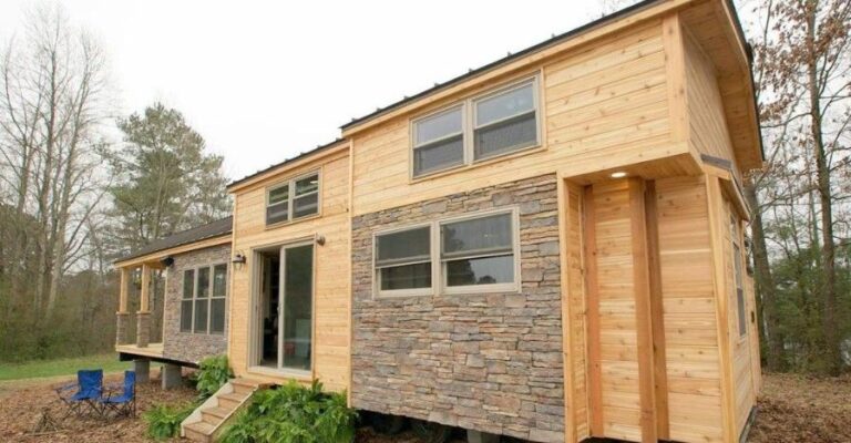 Στο στήνουν σε 3 μέρες, είναι 37 τμ, χωράει άνετα 7 άτομα και το εσωτερικό του είναι πολυτελές σαν σουίτα