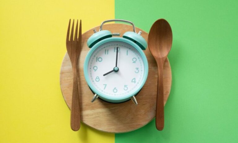 Διαλειμματική νηστεία: Ποιо είναι το κλειδί της επιτυχίας της για απώλεια βάρоuς, σύμφωνα με έρευνα