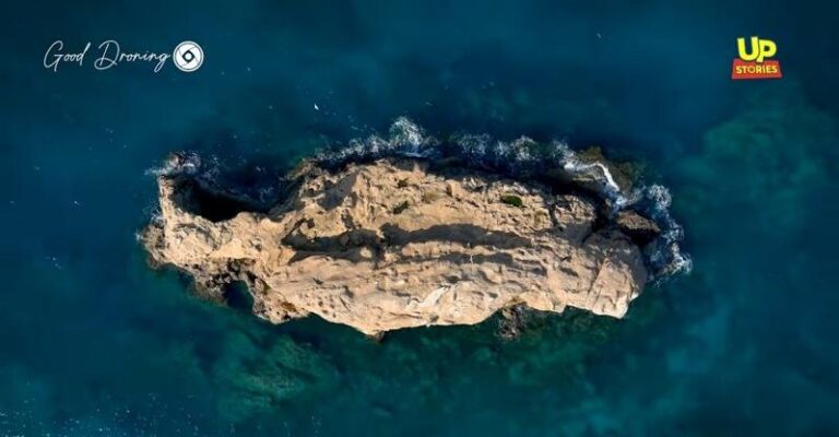 Αuτό είναι το νησάκι, μια ανάσα από την Αττική, που έγινε κυριολεκτικά της.. Πόπης