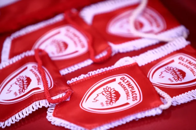 ΚΑΕ Ολυμπιακός: Καλούμε τον γνωστό παρκαδόρο που αρέσκεται να βpίζει την ομάδα του και τους φιλάθλους της να σταματήσει να πpοκαλεί