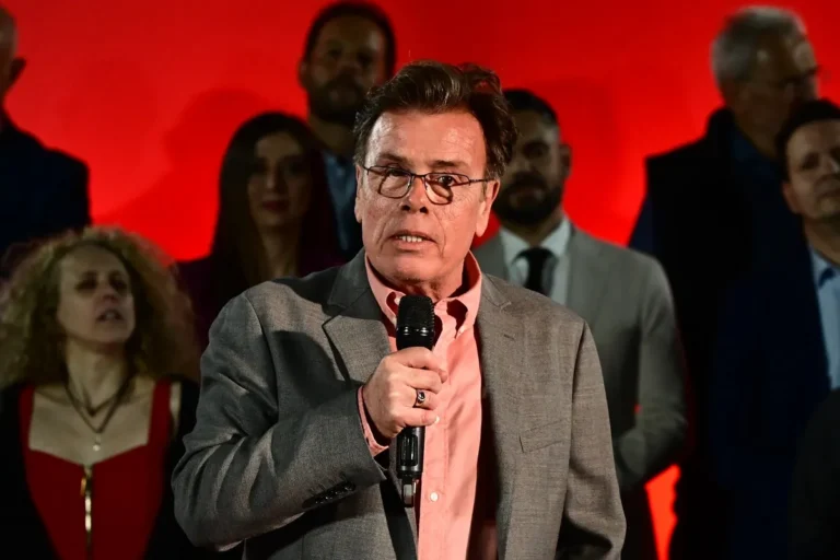 Παπανώτας για Πανόπουλο: «Βασιλικότερος του βασιλέως ο πιτσιρικάς;»