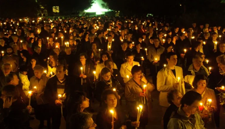 Έρευνα: Οκτώ στους δέκα Έλληνες δηλώνουν ότι πιστεύουν στον Θεό – Σταθερά στις βαθύτερες αξίες η θρησκευτικότητα