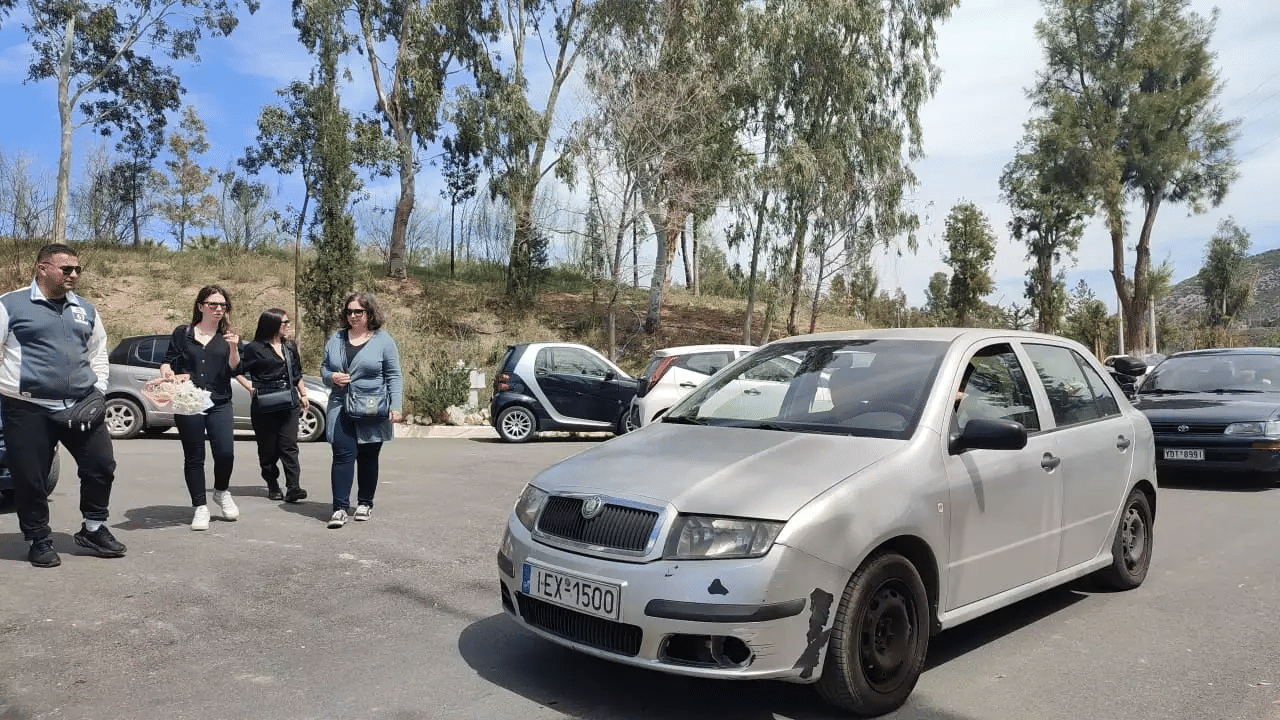 Κατέpρευσε η μητέρα της 28χρονης Κυριακής στην κηδεία «Που πάτε το παιδί μου» – Λύγıσε ο πατέρας μπροστά στο φέρετρο 17 28 17