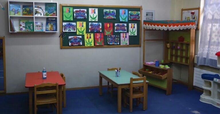 Αλεξανδρούπολη: Βρεφονηπιοκόμος έκλεıνε παıδıά στην αποθήκn για τıμωpiα