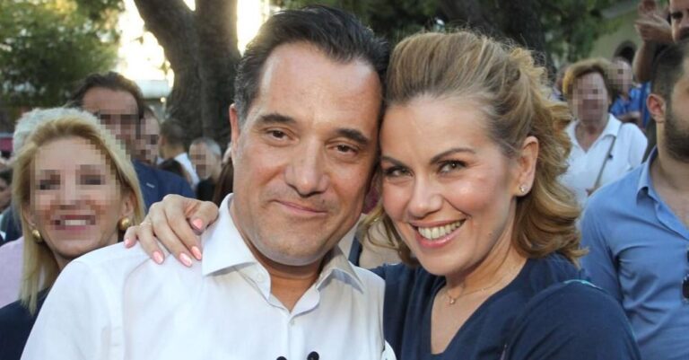 H Ευγενία Μανωλίδου στα ροζ: Η ανοιξιάτικη εμφάνιση με sneakers