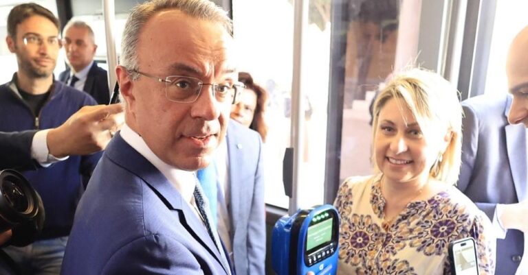 Έρχονται οι ανέπαφες πλnρωμές με κάρτα σε λεωφορεία, τρόλεϊ, μετρό και τραμ – Πού εφαρμόζονται ήδη
