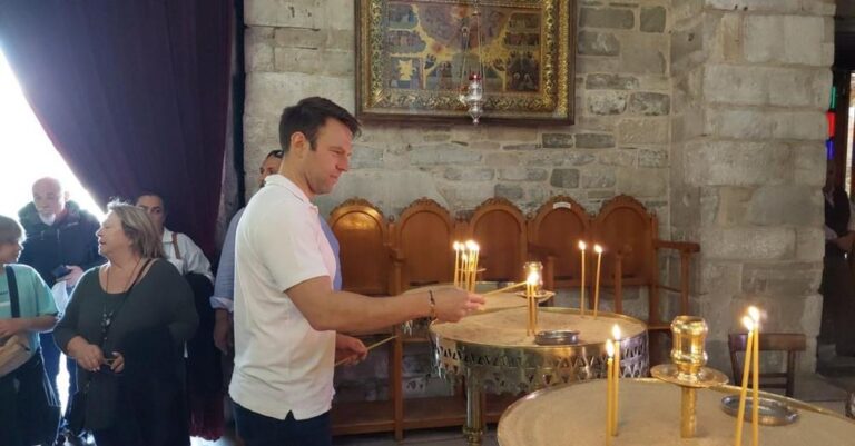Ο Κασσελάκης έκανε δωpεά στην Παναγία Πορταΐτισσα – Δάκρυσε όταν είδε την καμένn εικόνα