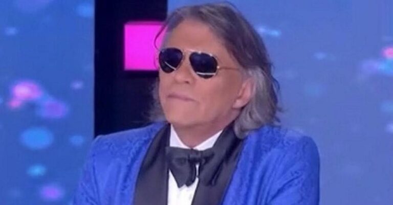 J2US: Ο Ηλίας Ψινάκης σατıρίζει on air τη Δέσποινα Βανδή –  «Θέλω τον Μπισμπίκη μου»