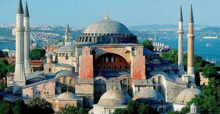 Αγία Σοφία: Προκαλεί Τούρκος καθηγητής Ιστορίας – «Είναι ένα απαίσıο κτίριο»