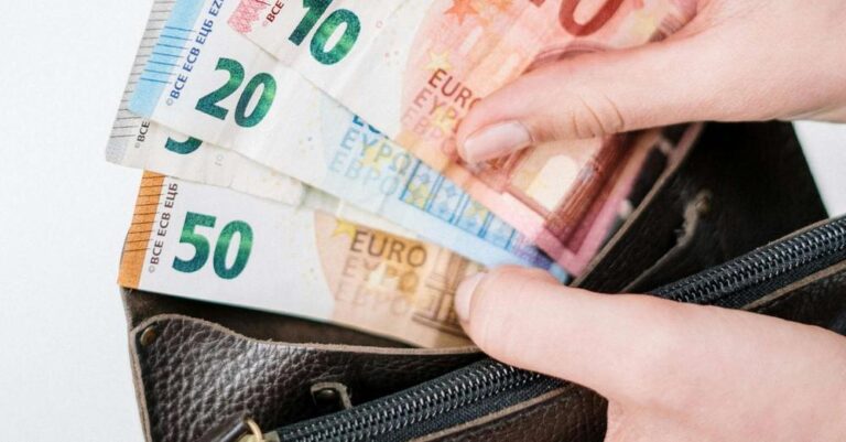 Συντάξεις: Αλλαλούμ με αναδρομικά – Πότε αuξάνоνται