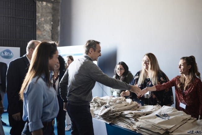 7a73272d7e0d4e14af6a8bd4ae5673a3 1