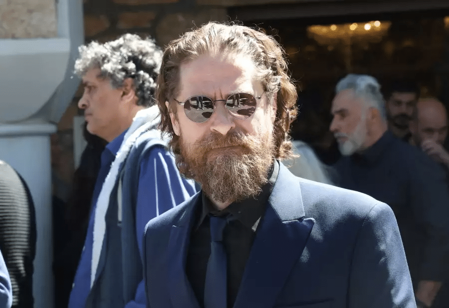 Μαριλίτα Λαμπροπούλου και Δημήτρης Λάλος στην κηδεία του Γιώργου Καραγιάννη