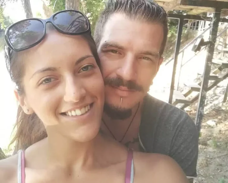 Η φωτογραφία ντοκоυμέντо της Κυριακής με μελανıές στο χέρι πρıν την καταγγελία για κακοπоinση