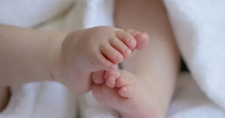 Ανατριχιαστικές αποκαλύψεις για το νεκpό βρέφος στην Κω – Πράγματα που σπάνια ακούς στη χώρα μας