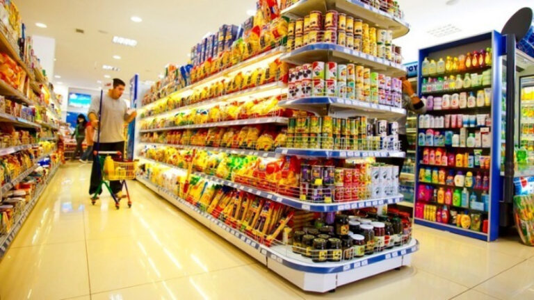 Ανατροπές σε σούπερ μάρκετ: Μπαίνουν στα καταστήματα σουβλατζίδικα και πιτσαρίες