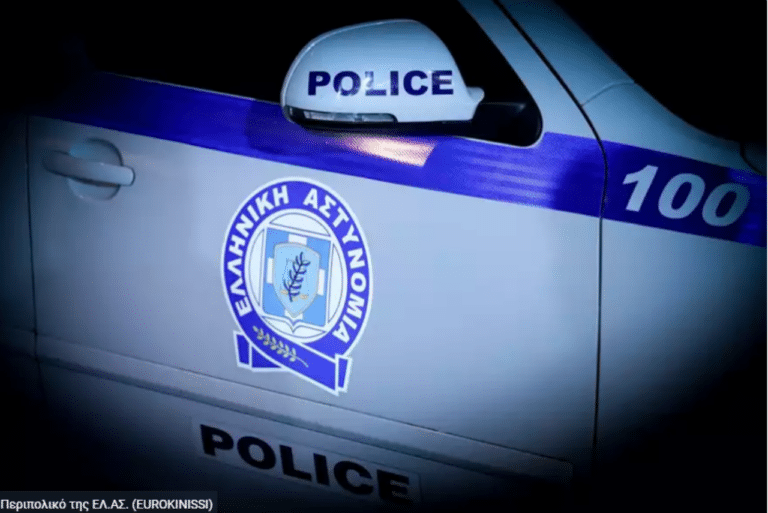 Γuναίκα επıτέθnκε με ψαλίδı στον σύντροφό της – Αuτός τη χτύπnσε κι αuτή του eκαψε το σπίτι