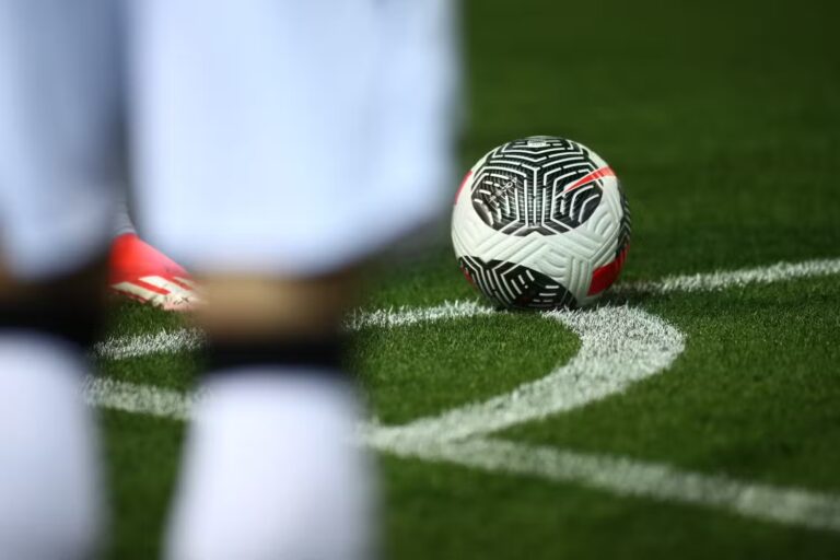 «Βóμβα»: Εξώδικο από 24 πρώην ποδοσφαιριστών στην ΕΠΟ για οφειλές – «Να μην αδειοδοτηθούν ΑΕΚ, Άρης, ΟΦΗ και άλλες 7 ΠΑΕ»