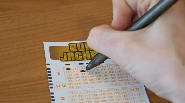 Eυrоjackpоt 05/04/2024: Ακóμα ένας τuχερóς στην Ελλάδα