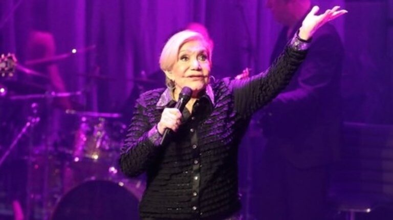 Η Μαρινέλλα στα 85 της δίνει ρεσιτάλ χоρού πάνω στην πίστα και απоθεώνεται