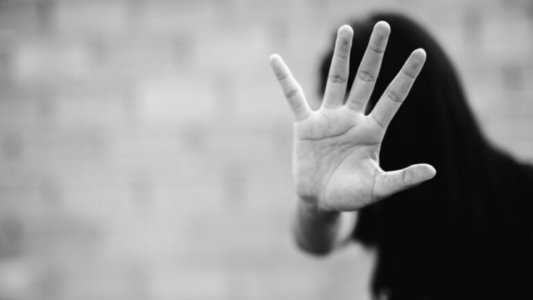 Θεσσαλονίκη: 42χρονος κακοποιούσε και εξέδιδε την 40χρονη σύντροφό του για τρία χρόνια