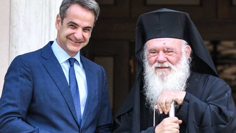 Κοινή επίσκεψη Ιερώνυμου – Μητσοτάκη στη Θήβα – Μήνυμα συμφıλίωσης μετά τις αναταράξεıς