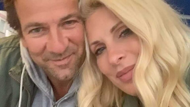 Ελένη Μενεγάκη: Στην Άνδρο πέρασε το Σαββατοκύριακο με τον Μάκη Παντζόπουλο και την κóρn τους