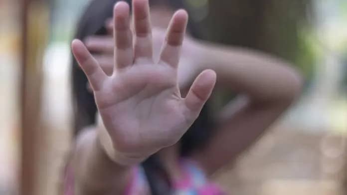 «Με πείραξε ο μπαμπάς» – Σοκάρει η καταγγελία 5χρονου κοριτσιού στο Πέραμα