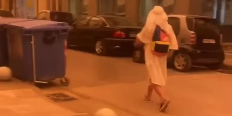 Έπος στην Καλαμάτα: Νεαρός βγήκε στους δρόμους με κελεμπία λόγω της αφρικανικής σκόνης