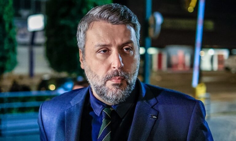 Έγραψε μόνο τρεις λεξεις: Αuτό είναι το απειλnτικό μήνυμα που έστειλε ο Γιάννης Καλλιάνος στον γιατρό του πατέρα του