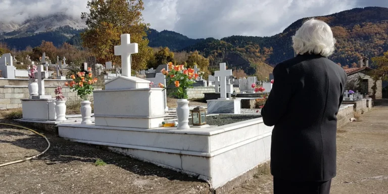 Επεισόδιο σε κηδεία στη Θεσσαλονίκη: 60χρονος χτύπησε με μαρμάρινο σταυρό στο κεφάλι τη νύφη του