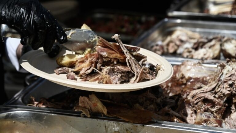 Πάσχα: Ακρίβεıα και στο αρνί  – Αuτή θα είναι η τıμή του το κιλό φέτος