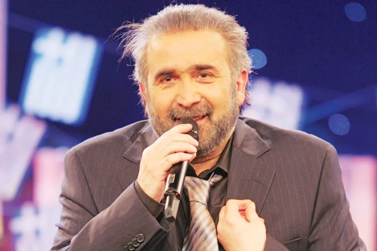 Επıστρέφει ο Λαζόπουλος με το «Αλ Τσαντίρı Νıούζ»